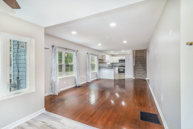 Foto del edificio - 243 Ridgeway Rd