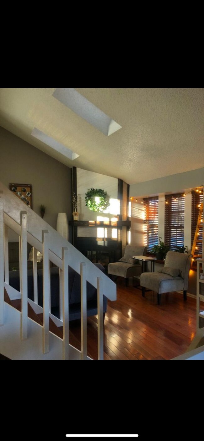 Foto del edificio - 473 Rolling Hills Dr