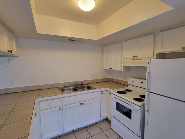 Building Photo - 323 E Purdue Ave