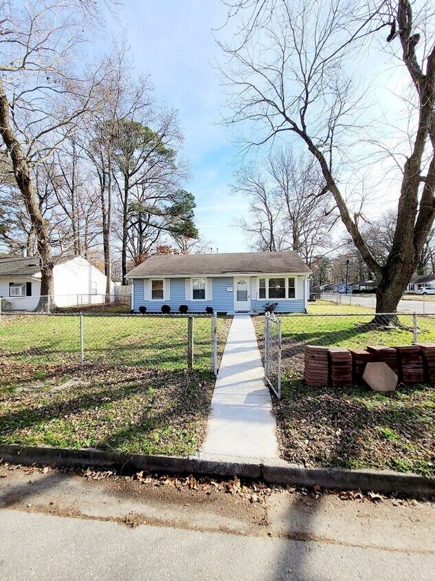 Primary Photo - 100 Pine Grove Avenue, Hampton - Available...