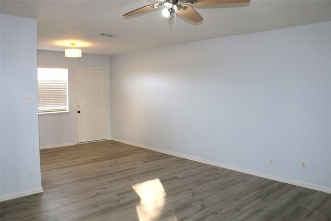 Building Photo - 7 Manning Ln