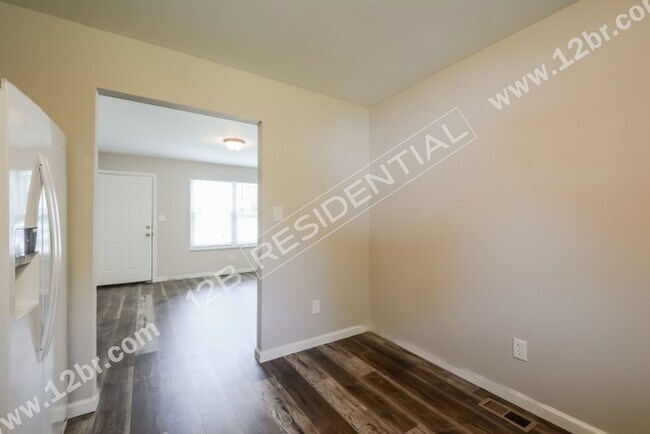 Building Photo - Amazing 3-Bed 1-Bath Home in Ferguson with...