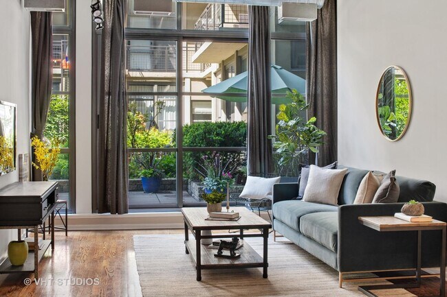 living room, wall of windows - 900 N Kingsbury St