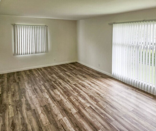 Foto del edificio - 5776-5790 Clemson Street