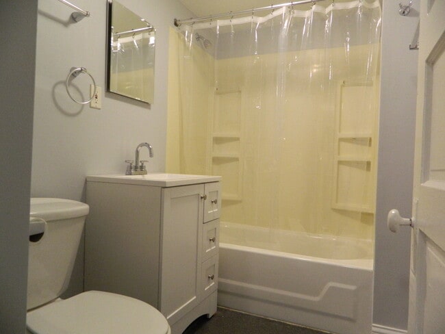 Abth - 2517 W Gunnison St