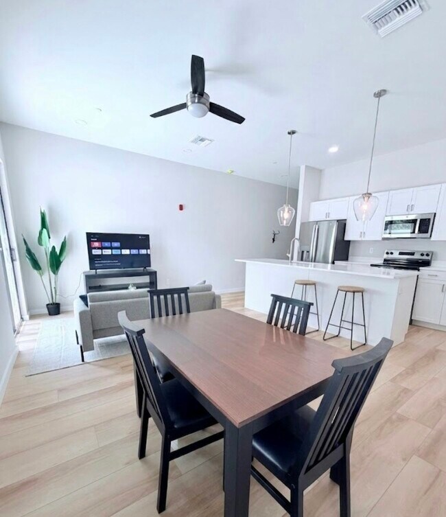 Foto del edificio - 821 16th St N