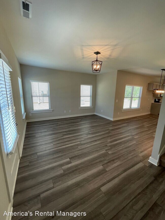 Building Photo - 5 br, 3 bath House - 2136 Ellsworth Loop Road