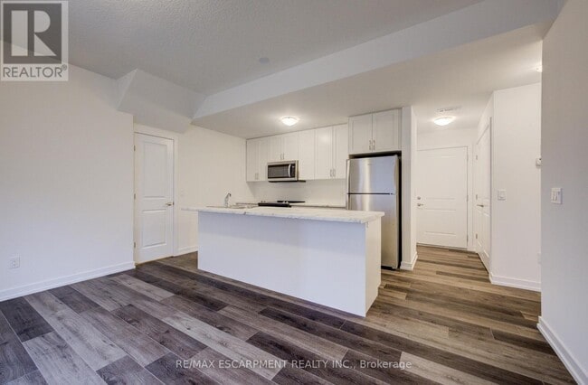 Photo du bâtiment - 70 Kenesky Dr