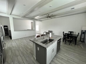 Building Photo - 3407 Sakowitz St