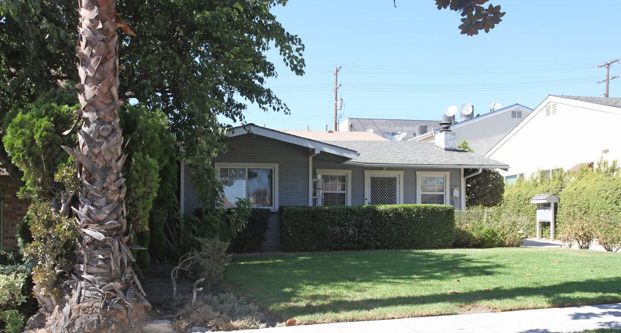 Building Photo - 725 E Magnolia Blvd