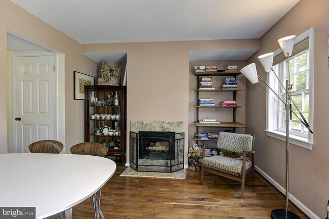 Foto del edificio - 4948 Bradley Blvd