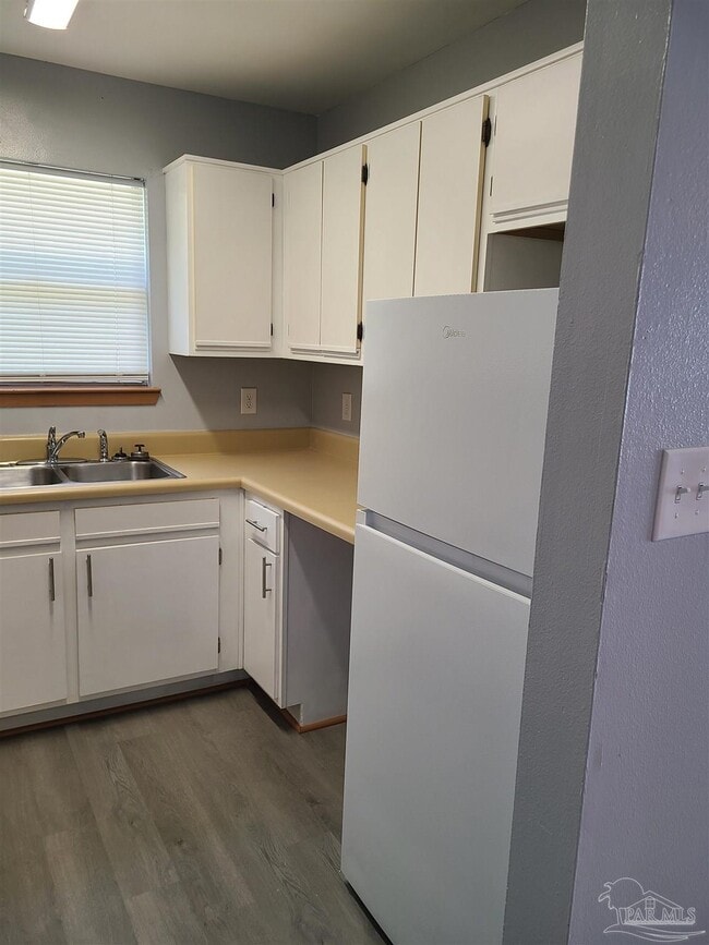 Building Photo - 465 S L St