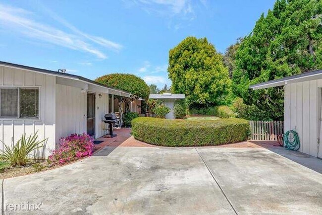 Building Photo - 3 br, 2 bath House - 8081 Calle del Cielo