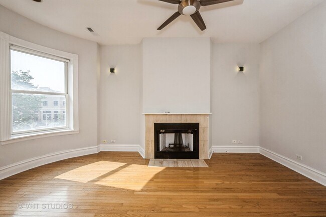 Building Photo - 3252 S Prairie Ave