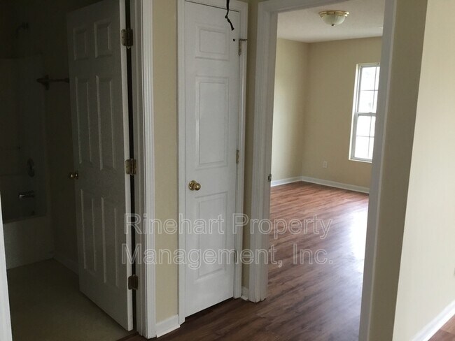 Foto del edificio - 1045 Cherry Meadow Ln