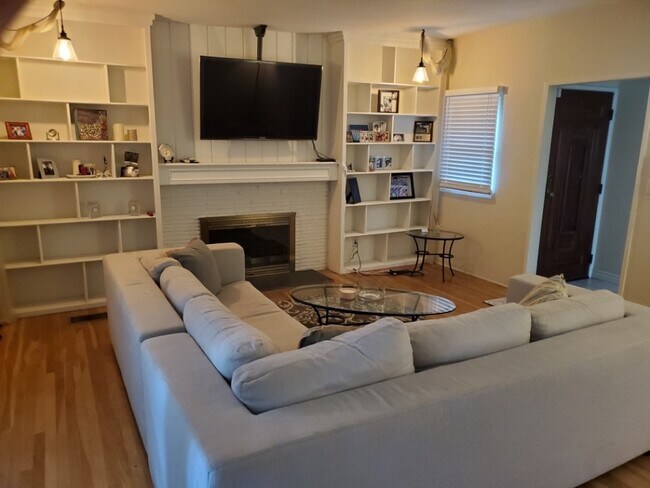 sala de estar formal - 403 Sunridge St