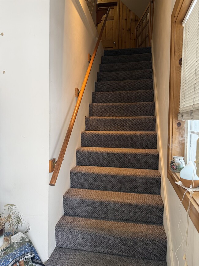 Building Photo - 211 Main St