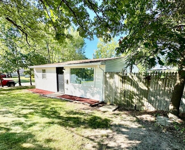 Building Photo - Charming Completely Remodeled Ranch