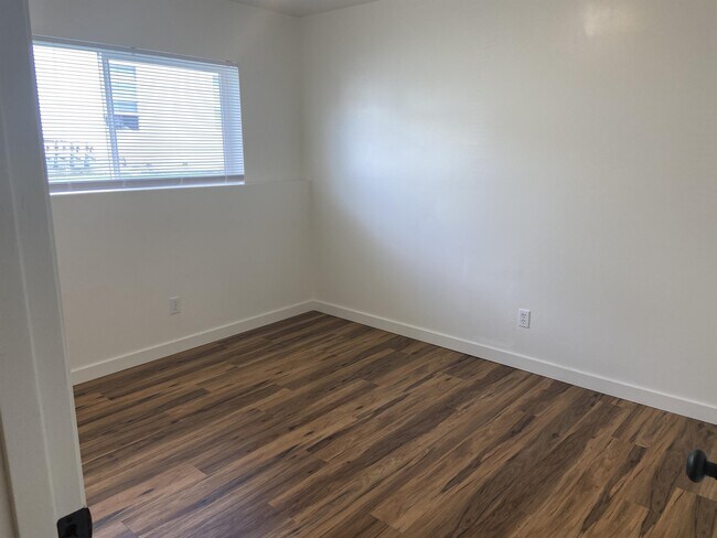 Building Photo - 207 Show Pl