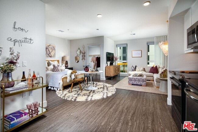 Building Photo - 1101 N Main St