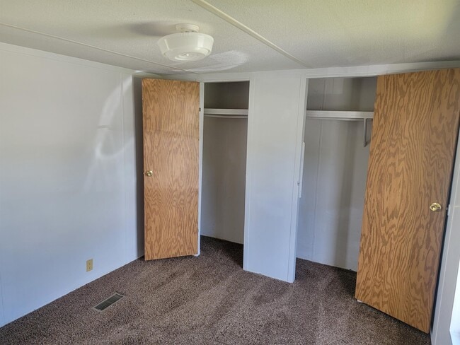 Building Photo - 472 Ruben Wells Rd