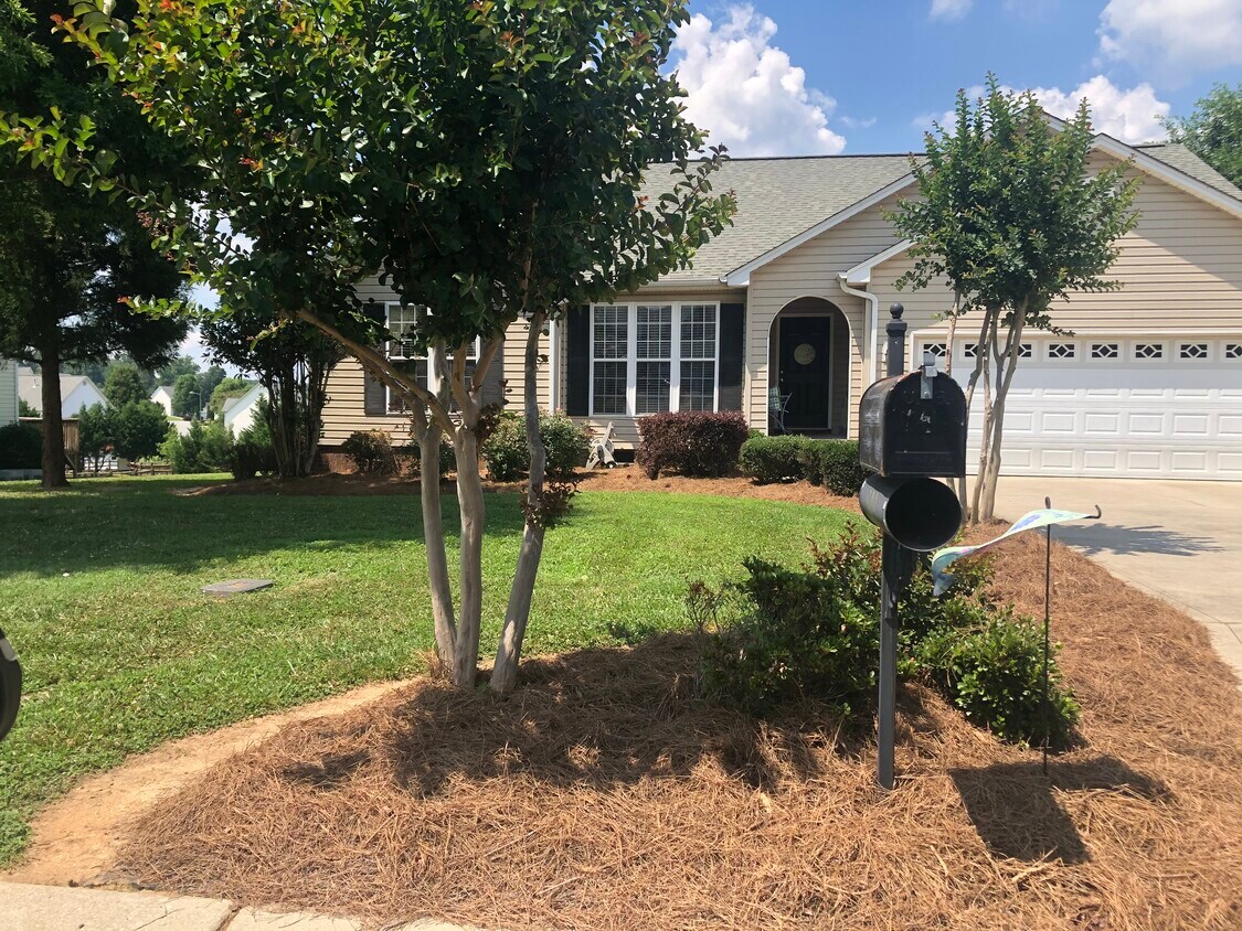 Foto principal - 809 Carole Summey Dr