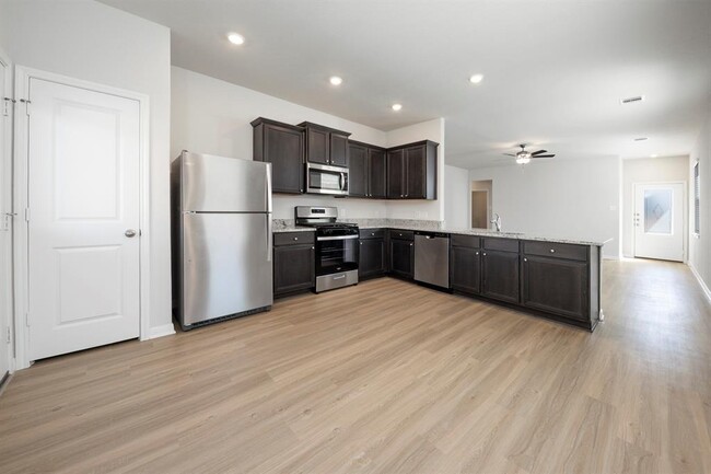 Foto del edificio - 15454 Maple Ter Dr