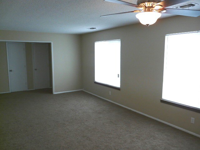 Building Photo - 10427 Valtierra Pl SW
