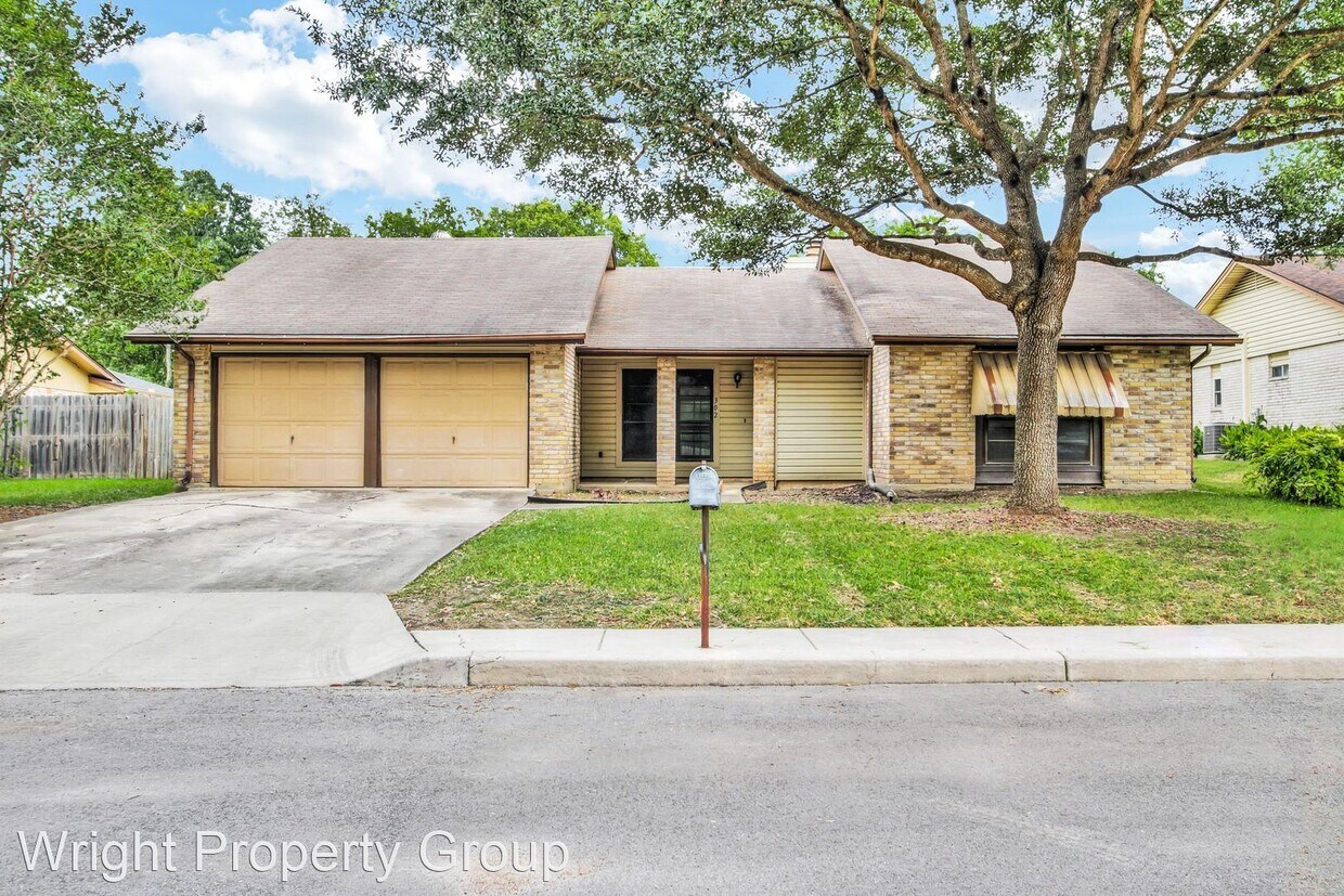 Primary Photo - 3 br, 2 bath House - 302 Gateway