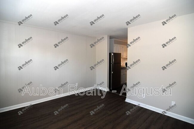 Foto del edificio - 1602 Johns Rd