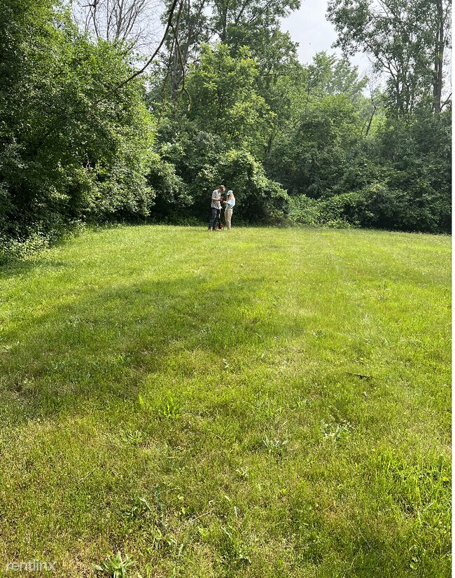 Foto del edificio - 1 br, 1 bath Triplex - 3209 W Court St Apt  3