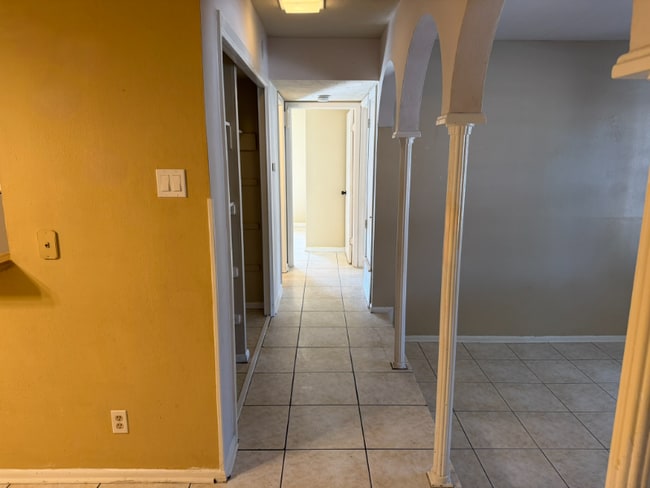 Building Photo - 170 De Chantle Rd