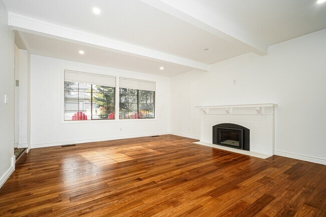 Foto del edificio - Beautifully Updated Mill Creek Home in Prime Location
