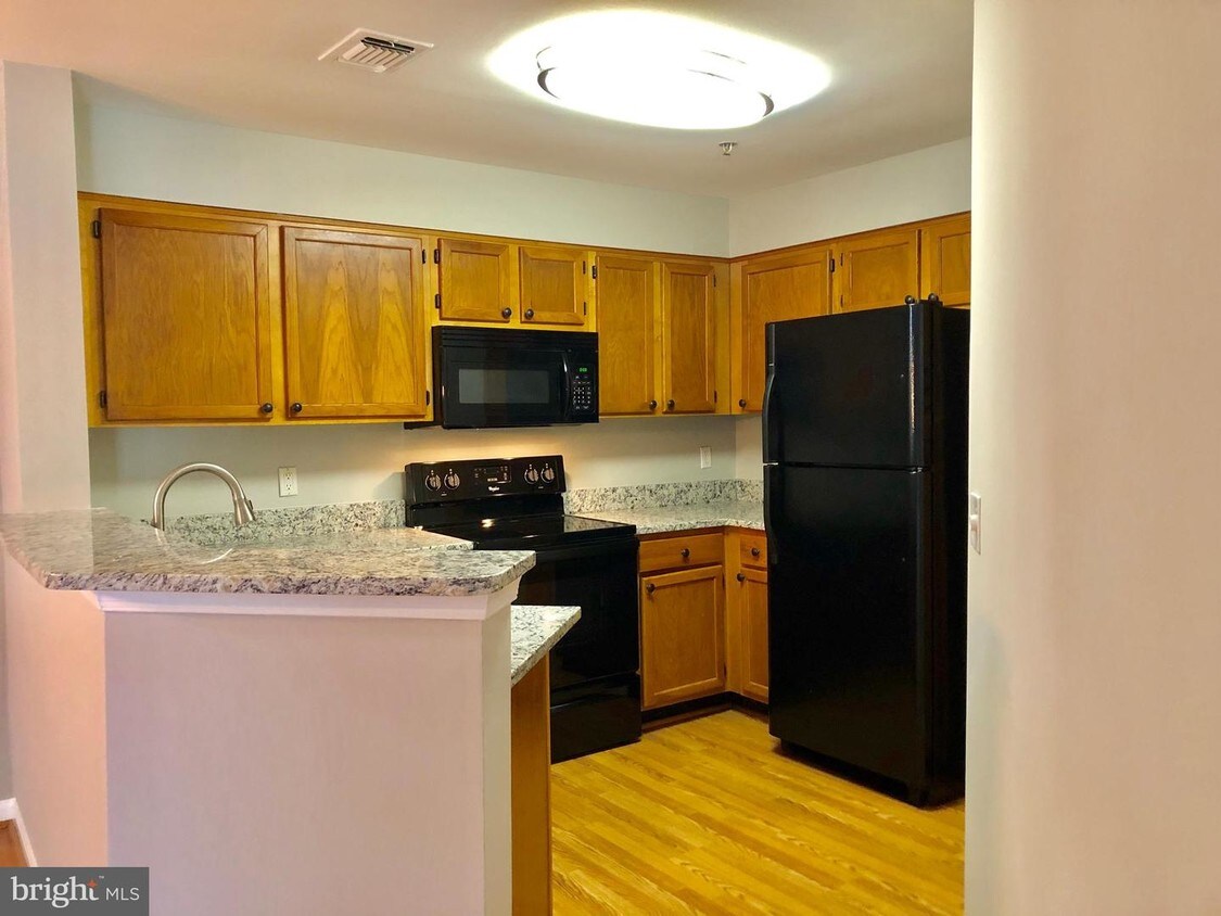 1100 Quaker Hill Dr Unit 116, Alexandria, VA 22314 Room for Rent in Alexandria, VA