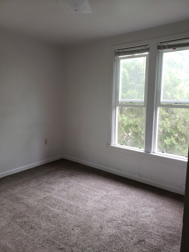 Dormitorio - 302 1st Ave