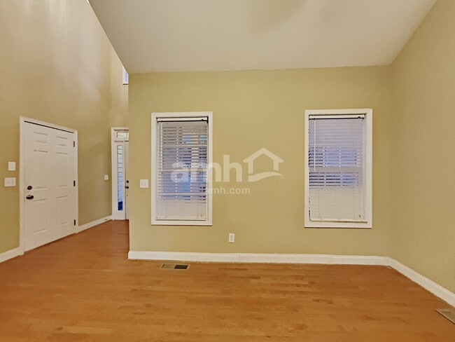 Building Photo - 455 Hearthstone Way