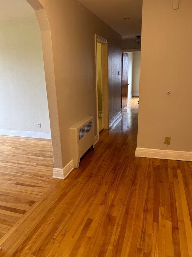 Building Photo - 3760 Ave Saint-Kevin