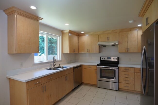 Building Photo - 1017 S 124th Pl