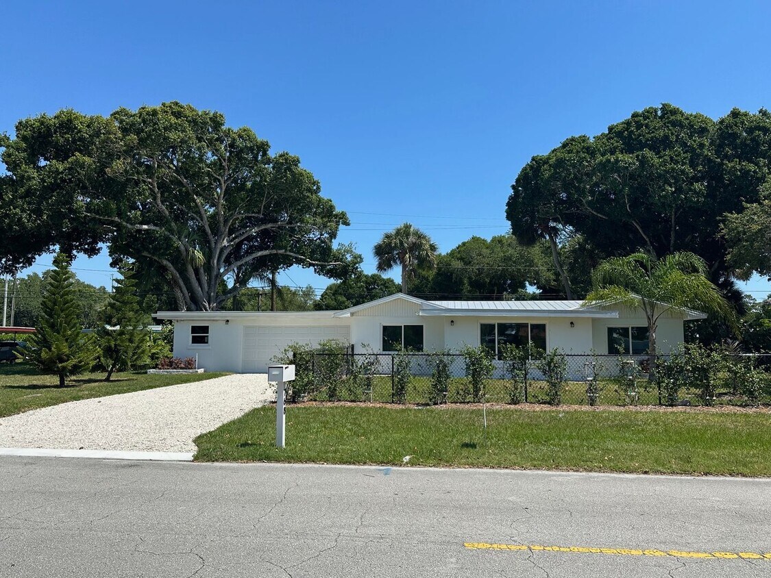 Primary Photo - 4 bedroom 3 Bath 2- Car Garage