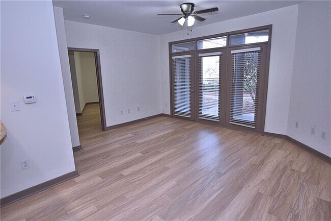Foto del edificio - 390 17th St NW