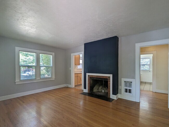 Foto del edificio - Nice 2 Bedroom, 1-Bath Bungalow Style Home!