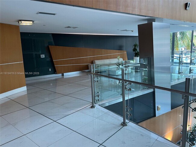 Foto del edificio - 2950 NE 188th St
