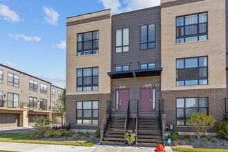 Building Photo - 2251 Parkside Dr