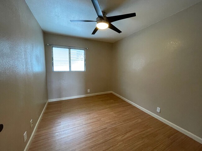 Building Photo - Windward Acres, Kaneohe. 3BR/2BA/2PKG corn...