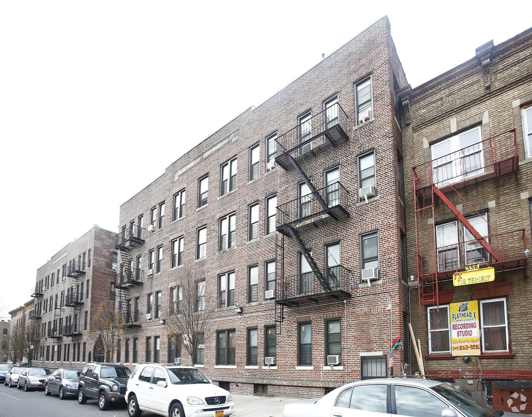 Foto principal - 360-370 East 31st Street