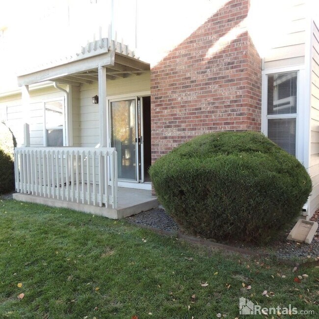 Building Photo - Updated 1 Bed 1 Bath Right Next to Buckley...