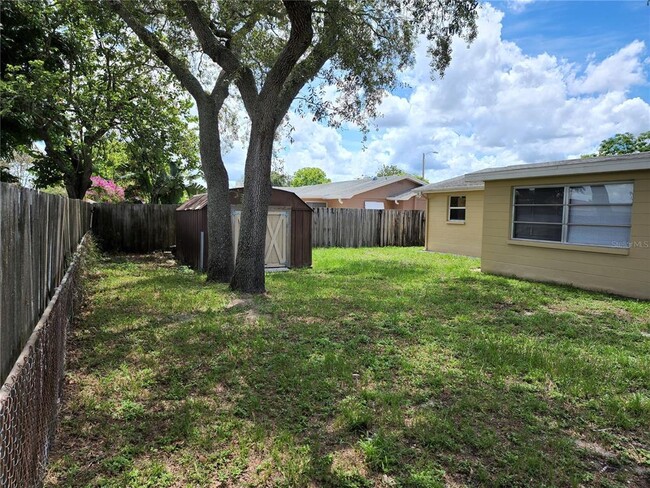 Building Photo - 3221 Fairmount Dr