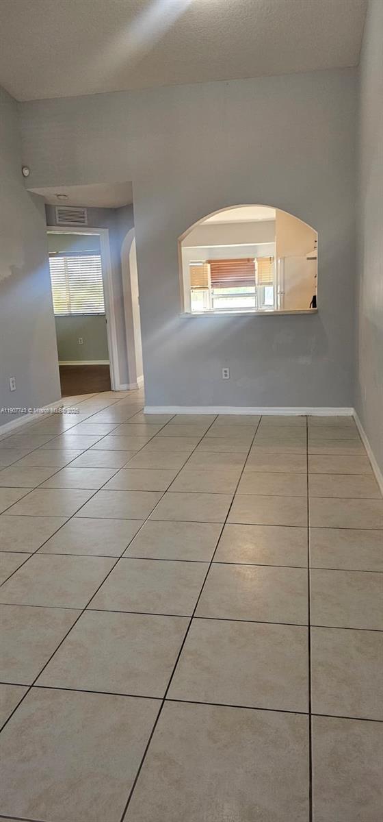 Building Photo - 2910 SE 12th Rd