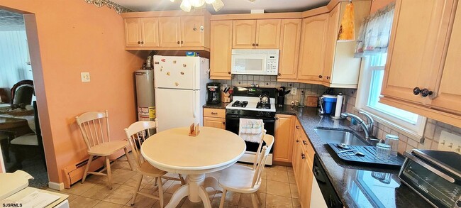 Building Photo - 568 N Trenton Ave