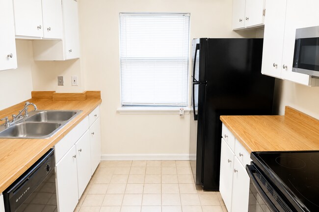 Foto del edificio - 1673 Spring Garden Ct